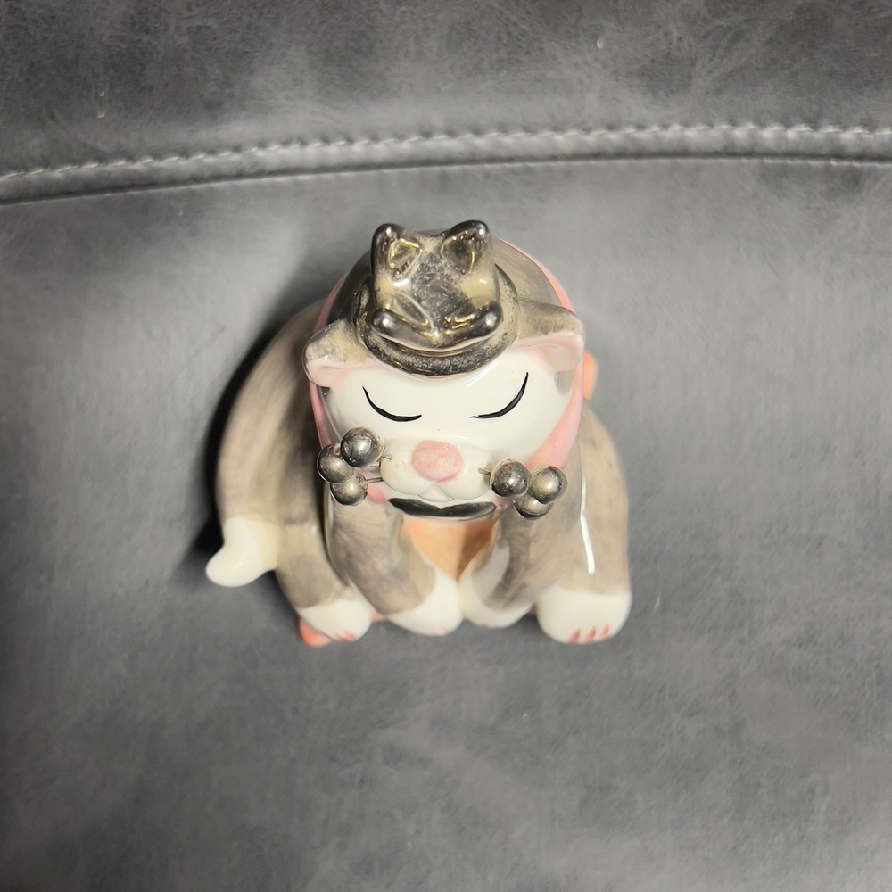 Whimsiclay Amy Lacombe 2002 #24231 King Cat on pink Pillow with Silver Crown - Picture 3 of 9